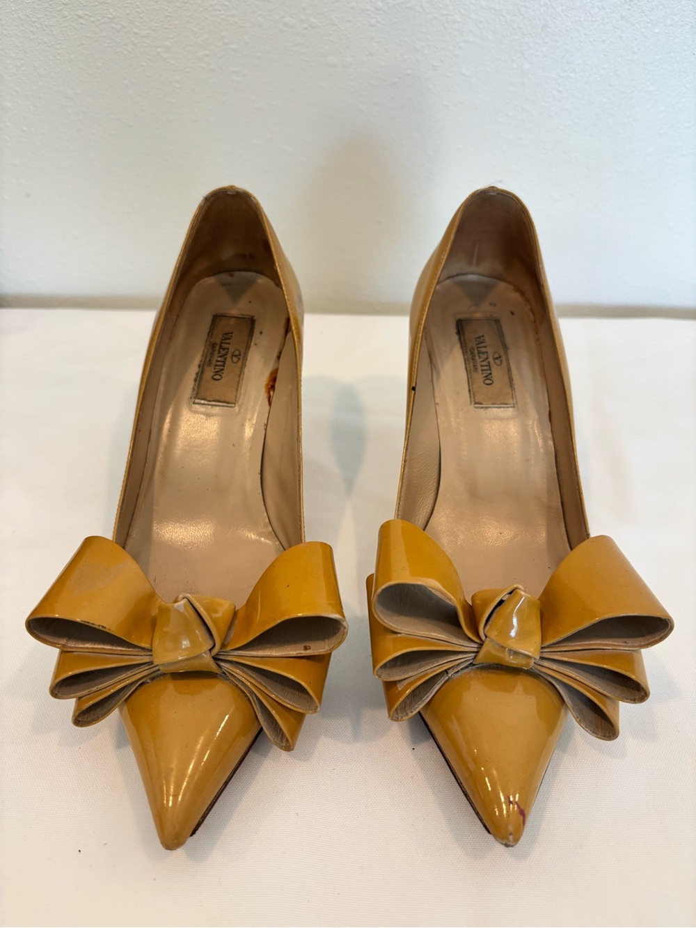 Valentino  Tan Bow Pumps Size 37